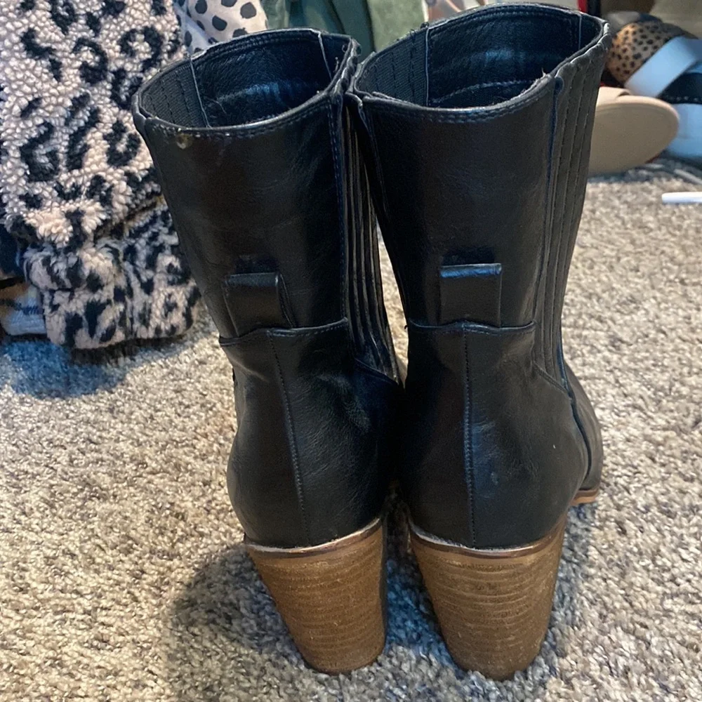 NWOT Vici booties - Picture 3 of 4
